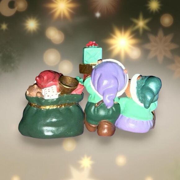 Santa's Helpers Woodchucks 1996 Hallmark Merry Miniatures Christmas B5 - Picture 3 of 3